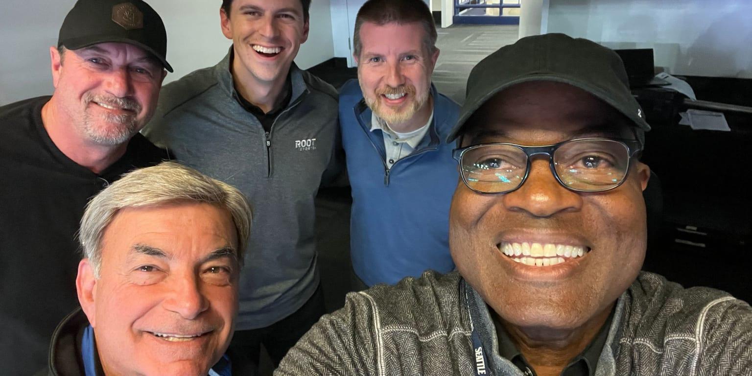 Dave Sims Yankees Announcer: Engaging with Fans