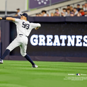 Aaron Judge New York Yankees Unsigned Throwing Photograph