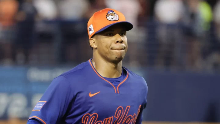 Aaron Boone Clowns Juan Soto Before Mets Game