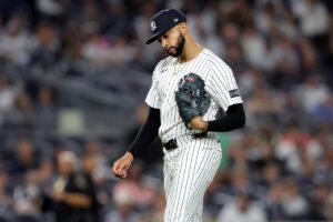 Devin Williams Struggles: Yankees Closer Role in Jeopardy