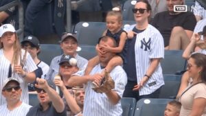 Yankees Fan Dad Catch: A Legendary Moment at the Game