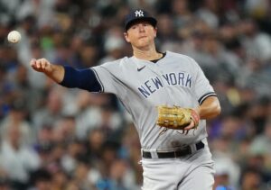 Yankees Release DJ LeMahieu Ahead of Mariners Game