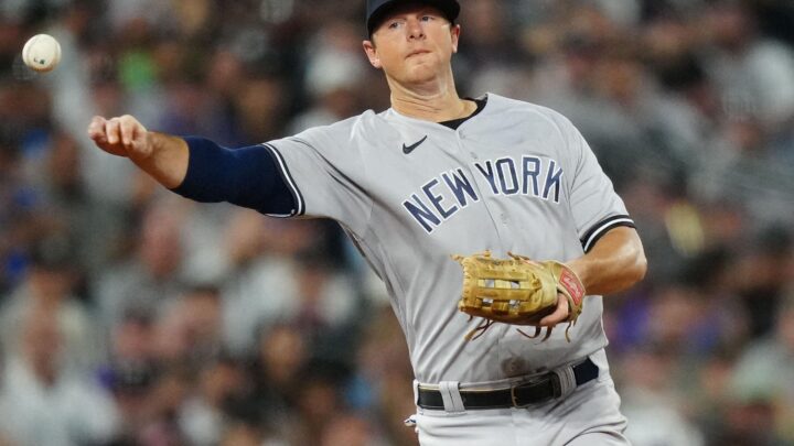 Yankees Release DJ LeMahieu Ahead of Mariners Game