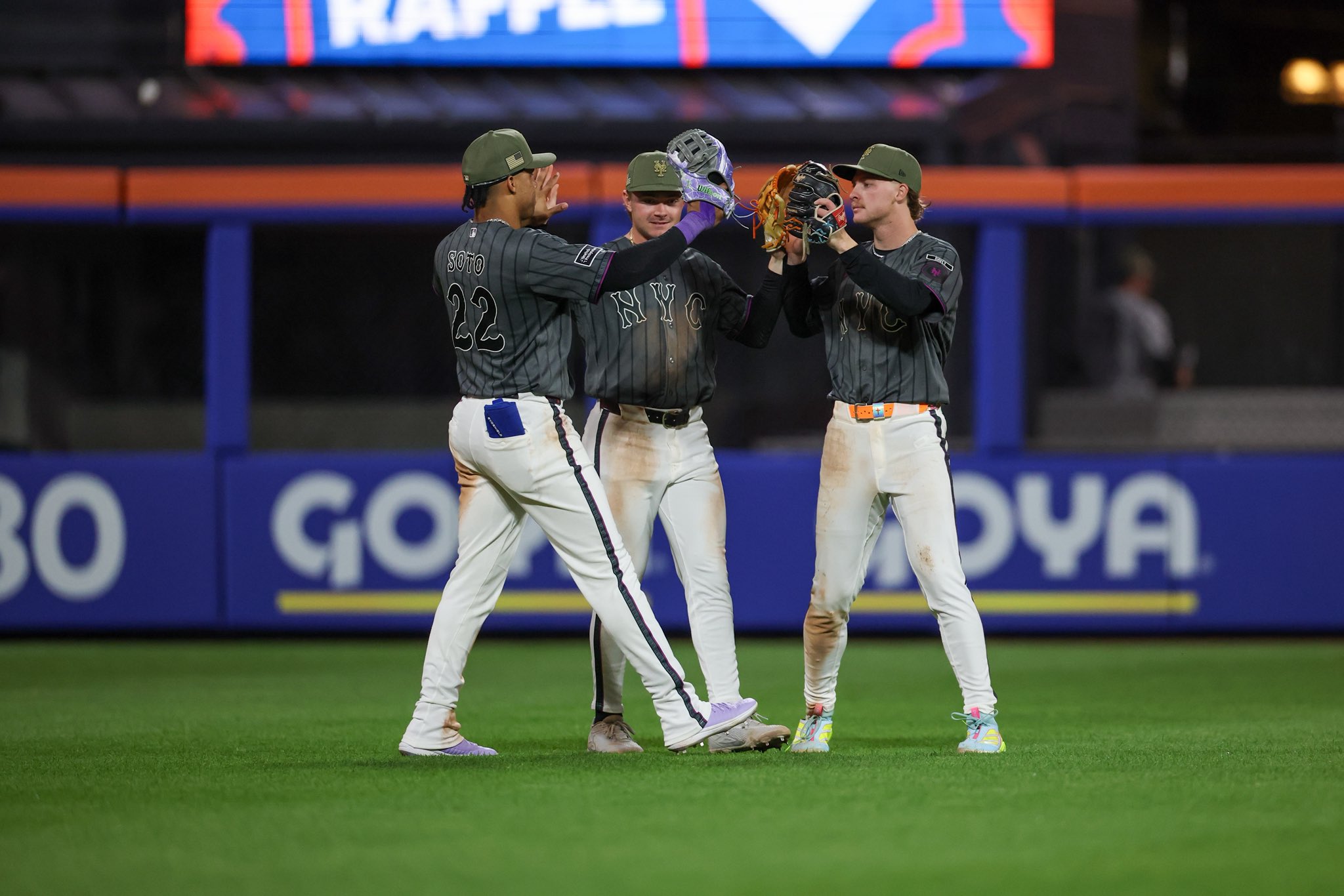 Yankees Waste Too Many Chances As Mets Even Subway Series