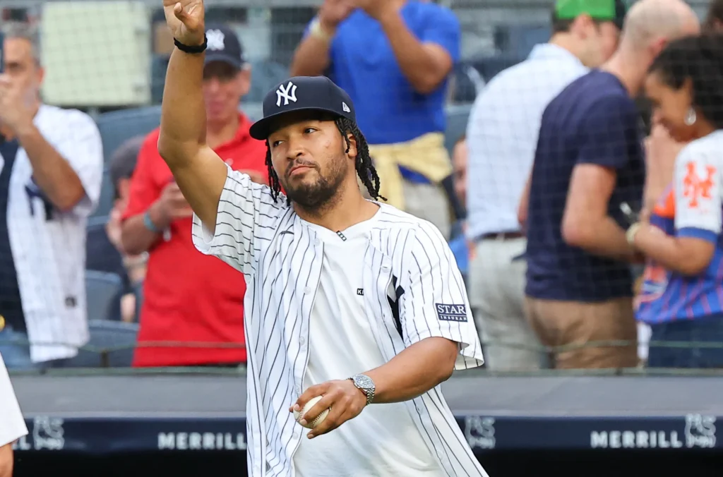 The Knicks Title Tour Hits Yankee Stadium For A First Pitch Moment